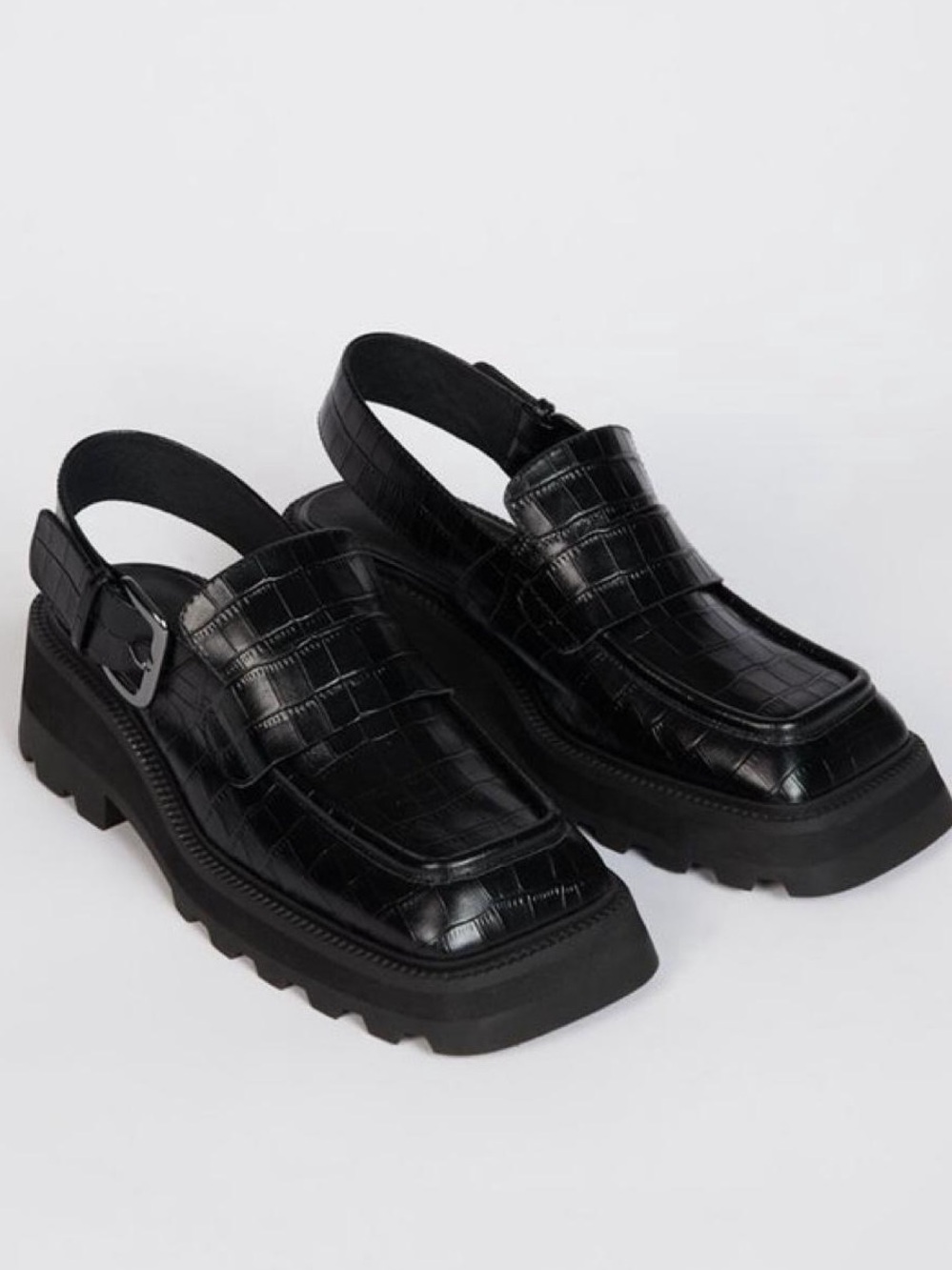 Intentionally Blank No Issue Shoe in Black size 8